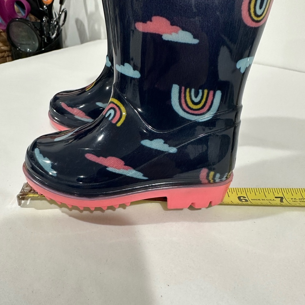 🩷 CARTER’S SIZE 4M RAINBOOTS GREAT CONDITION RAINBOW 🌈 CLOUDS DESIGN NAVY BLUE - Picture 11 of 11